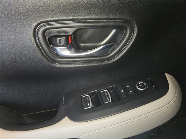 Vehicle image 12 of 27