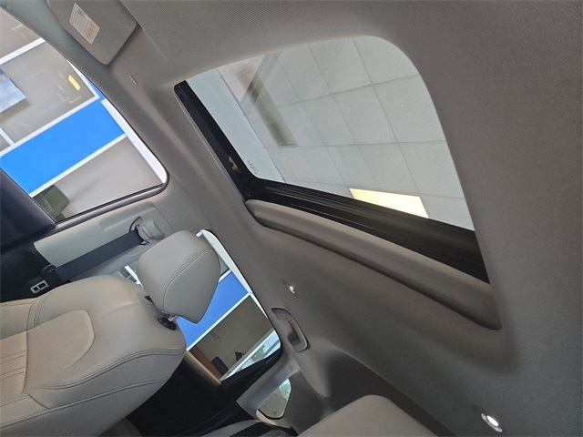 Vehicle image 21 of 27