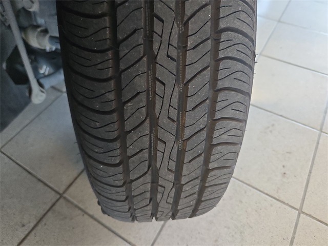 Vehicle image 25 of 27