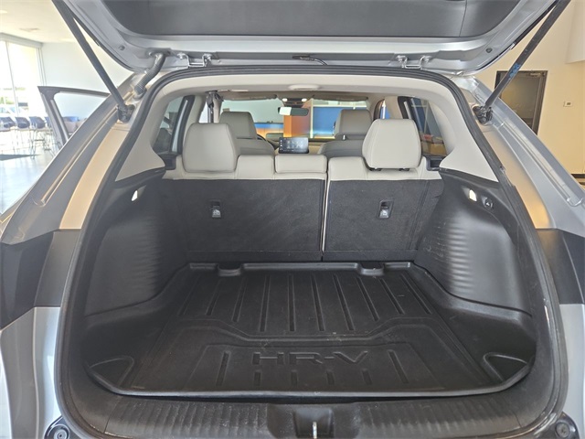 Vehicle image 23 of 27