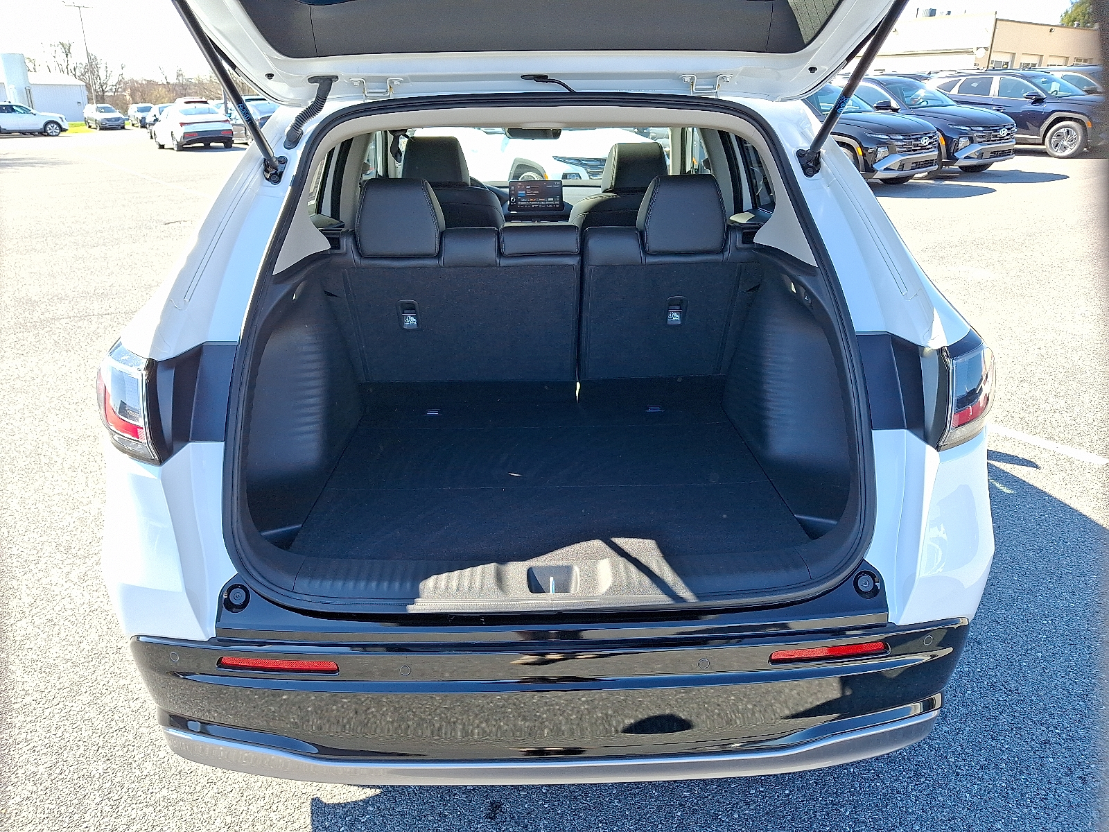 Vehicle image 28 of 30