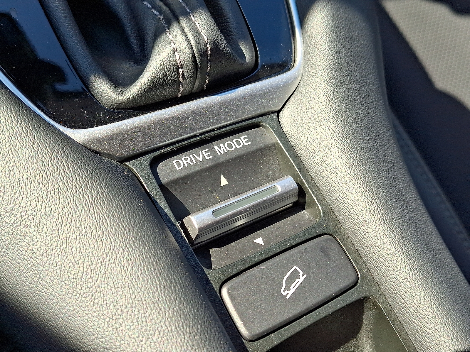 Vehicle image 25 of 30