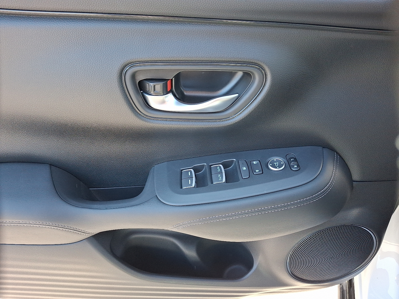 Vehicle image 12 of 30