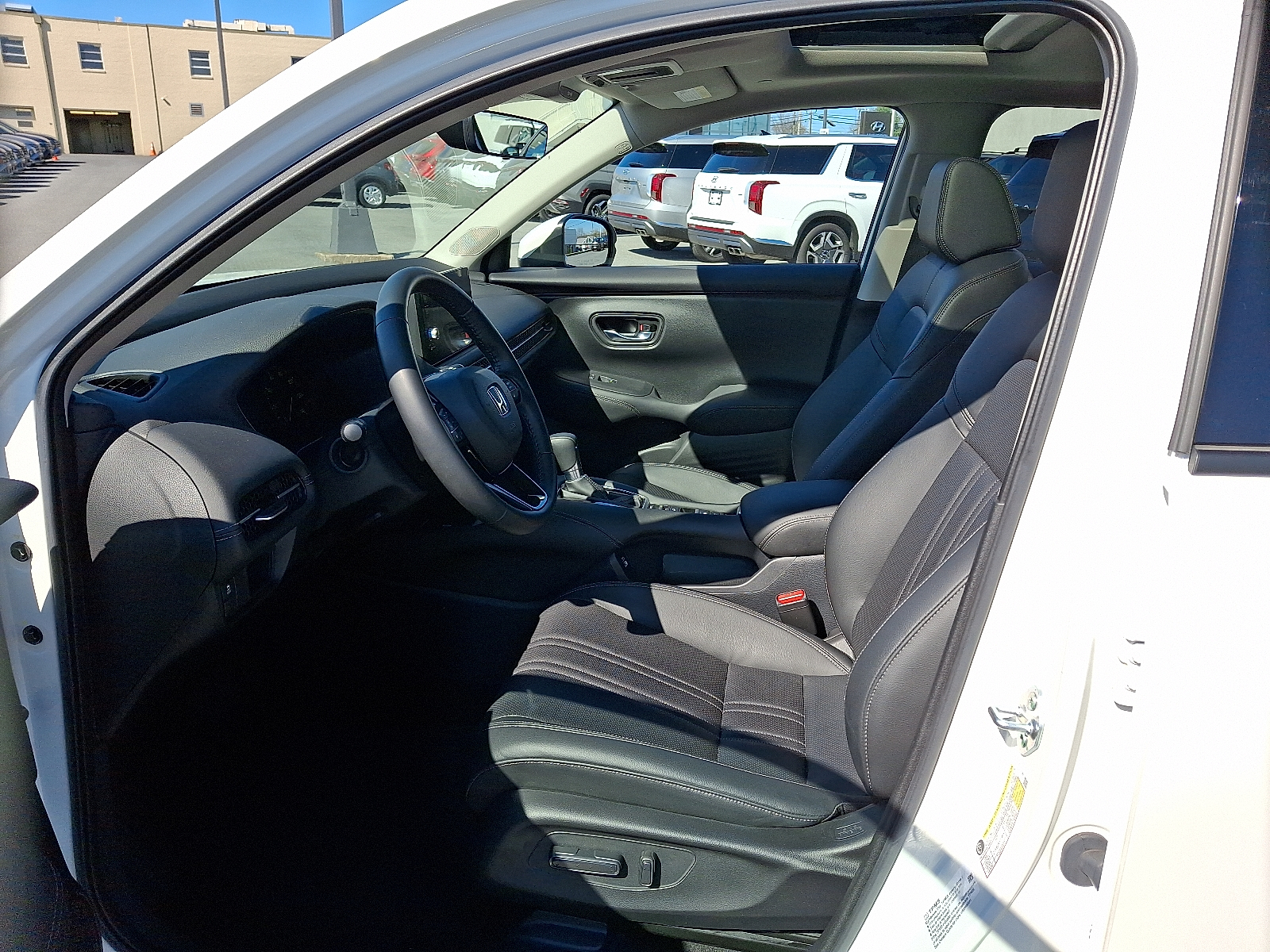 Vehicle image 13 of 30