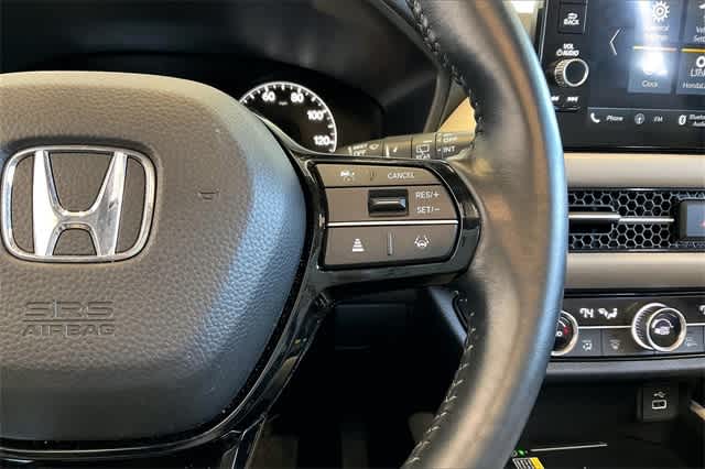 Vehicle image 28 of 36