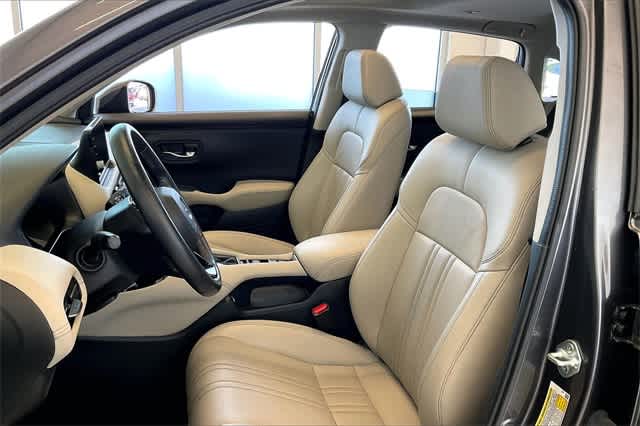 Vehicle image 14 of 36