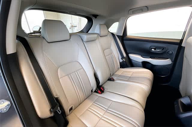 Vehicle image 26 of 36