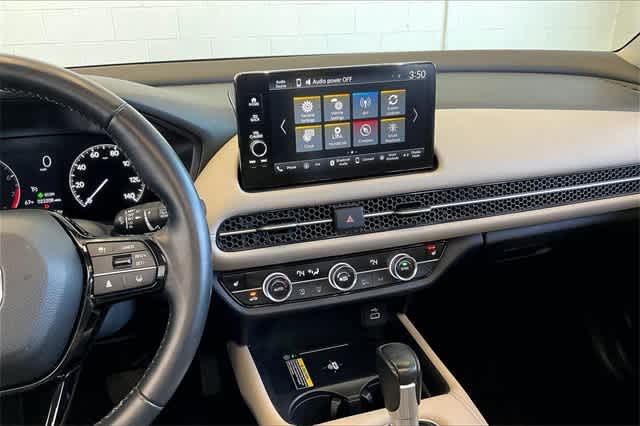 Vehicle image 19 of 36