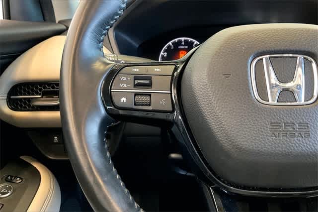Vehicle image 27 of 36
