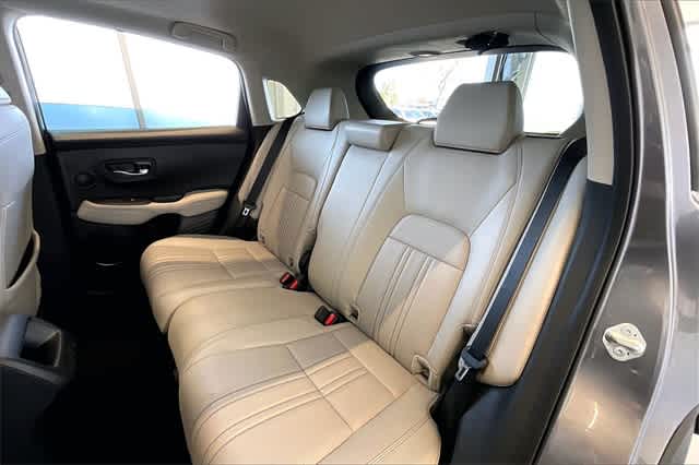 Vehicle image 16 of 36