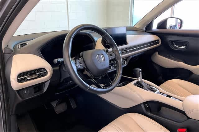 Vehicle image 9 of 36
