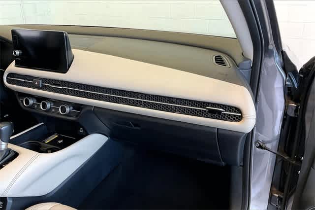 Vehicle image 25 of 36