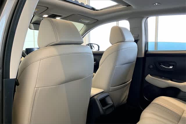 Vehicle image 15 of 36