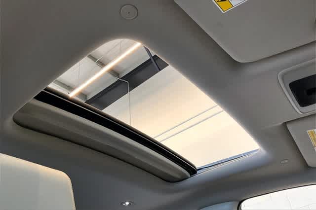 Vehicle image 34 of 36