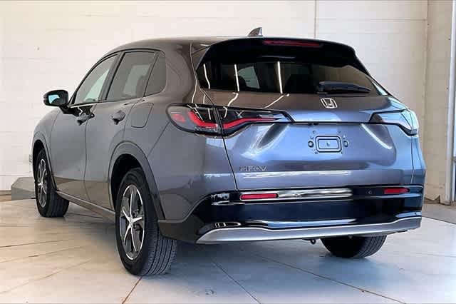 Vehicle image 7 of 36
