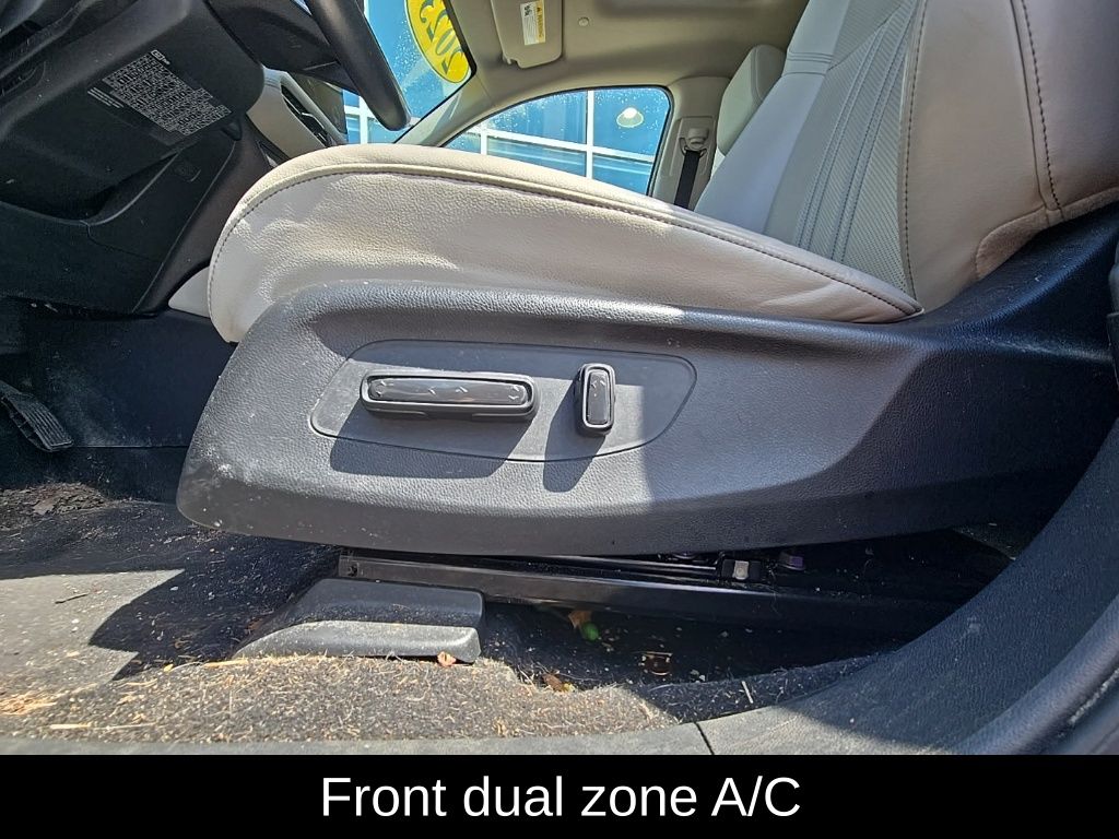 Vehicle image 13 of 32