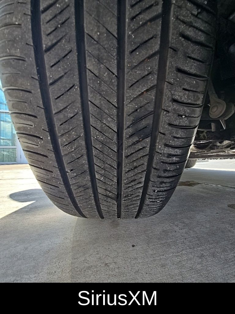 Vehicle image 10 of 32