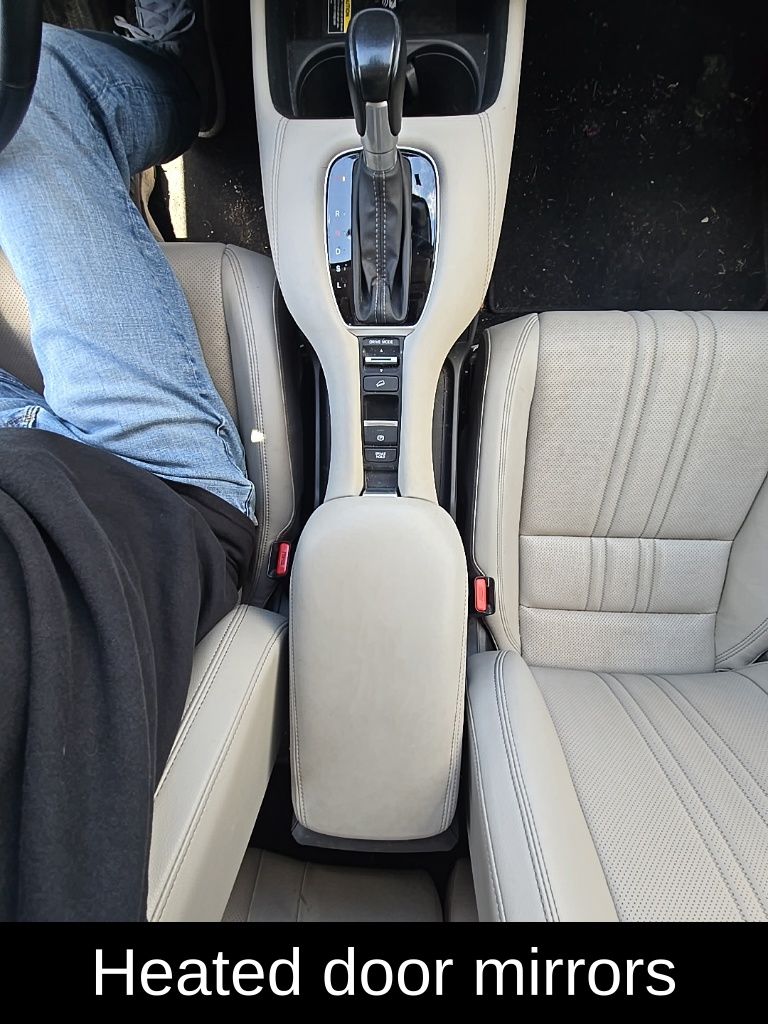 Vehicle image 25 of 32