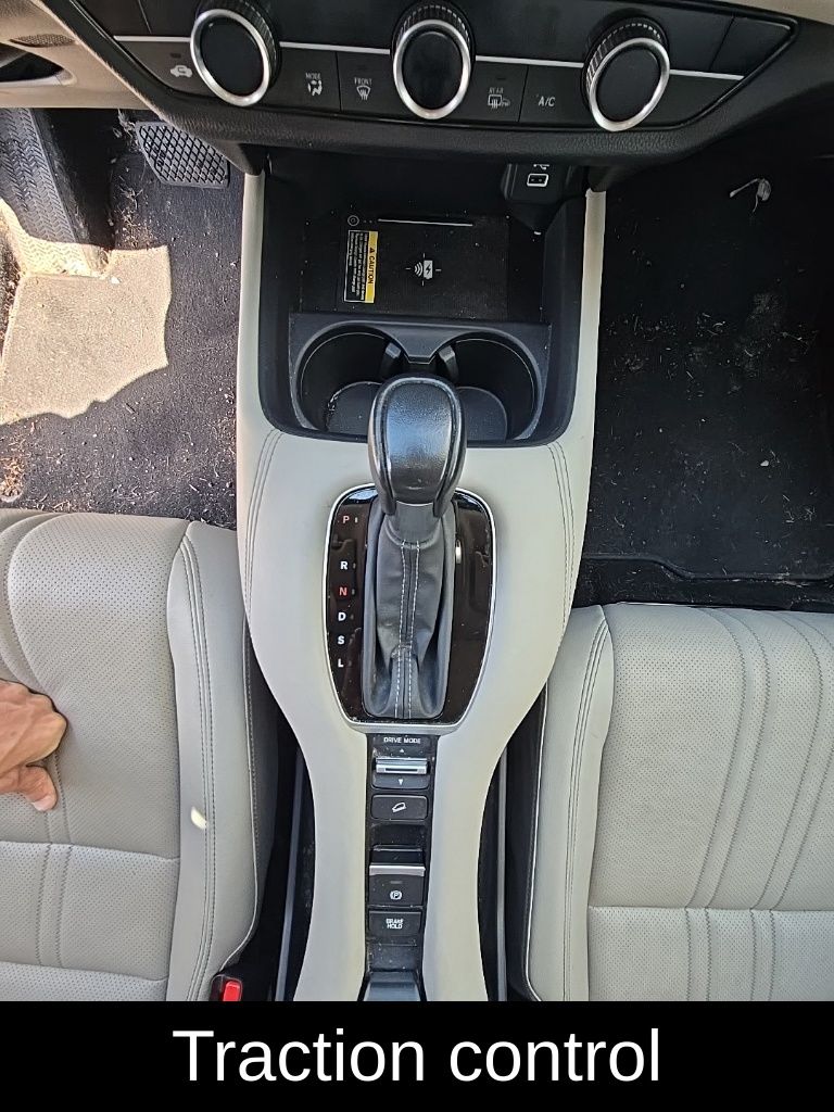 Vehicle image 17 of 32