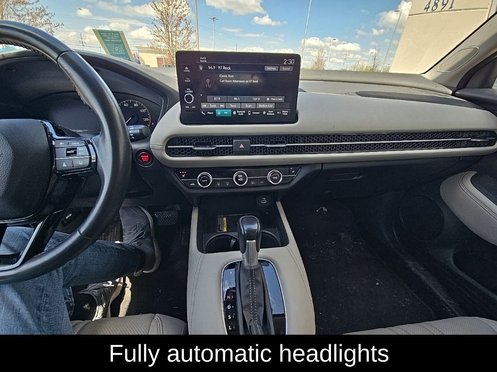 Vehicle image 23 of 32