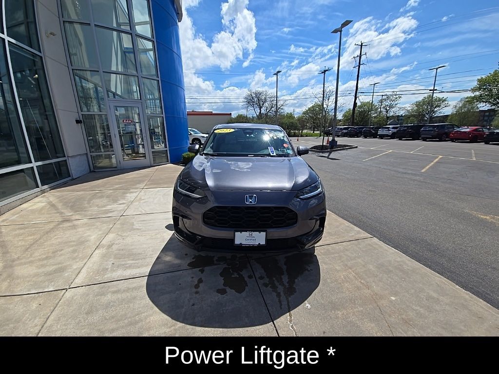 Vehicle image 4 of 32
