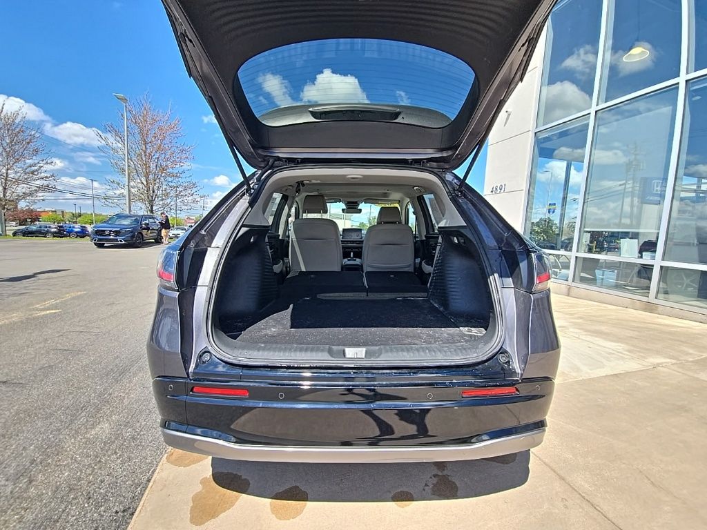 Vehicle image 31 of 32