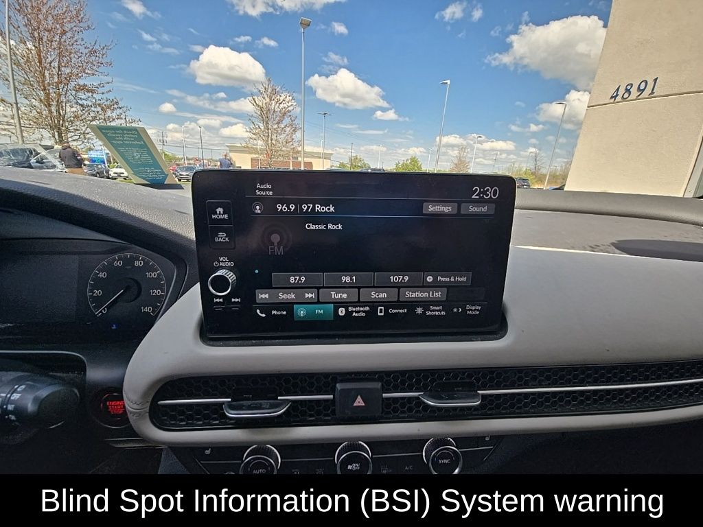 Vehicle image 21 of 32