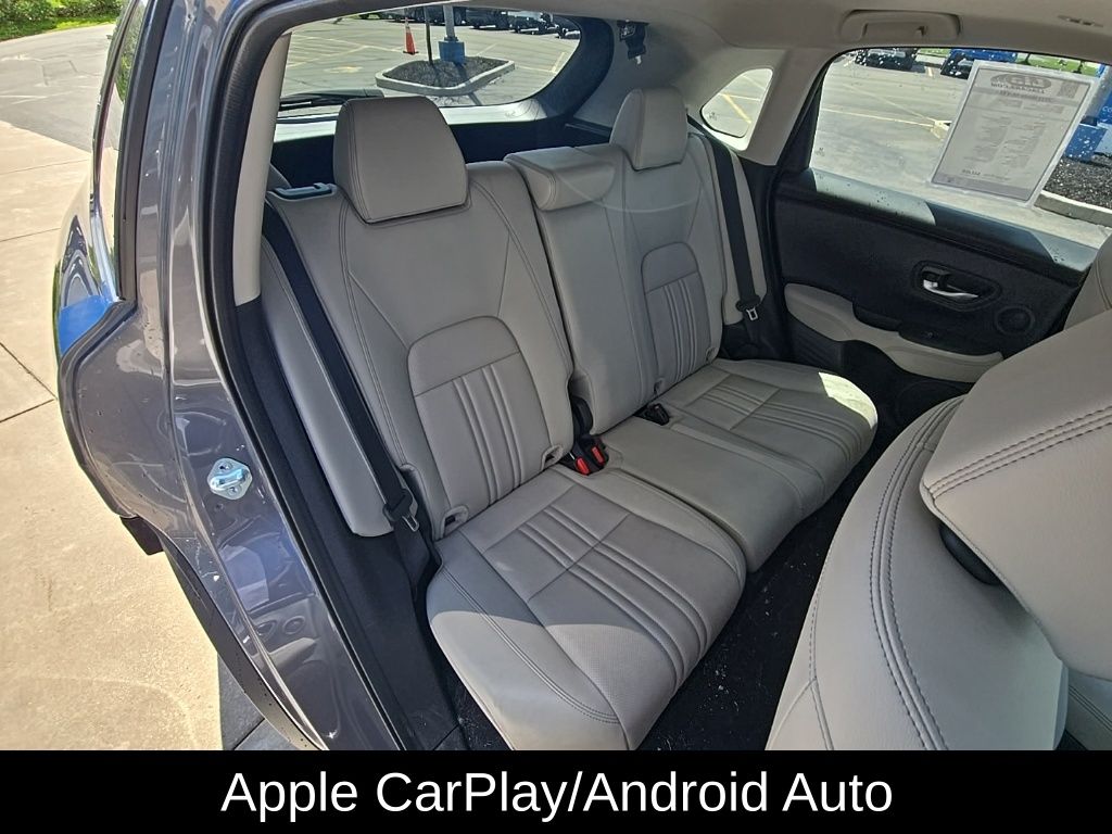 Vehicle image 28 of 32