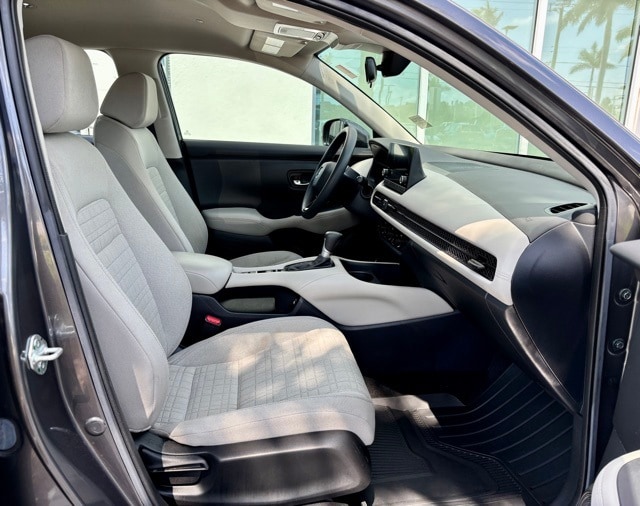 Vehicle image 15 of 27