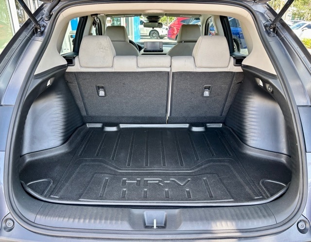 Vehicle image 11 of 27