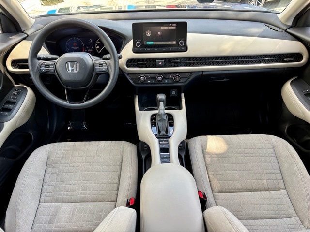 Vehicle image 16 of 27