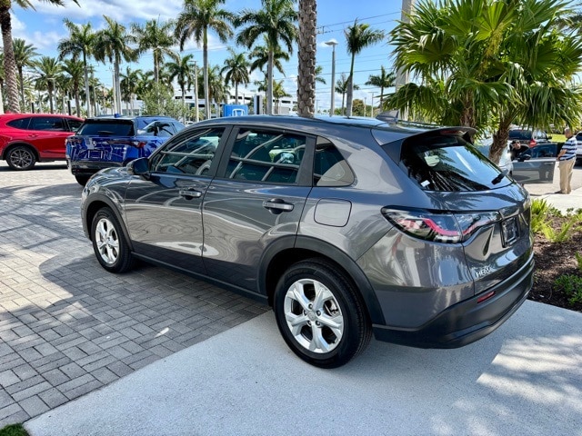 Vehicle image 5 of 27