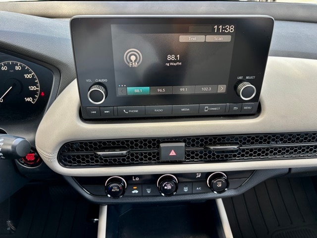 Vehicle image 23 of 27