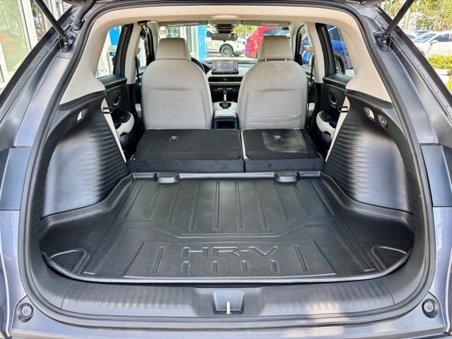Vehicle image 12 of 27