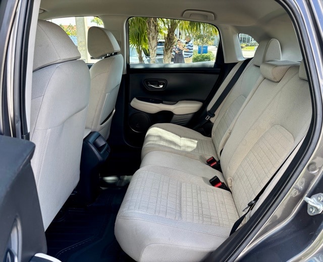 Vehicle image 9 of 27
