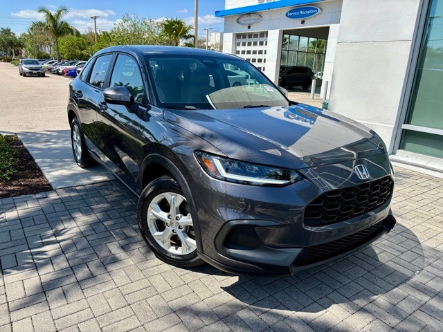 Vehicle image 4 of 27