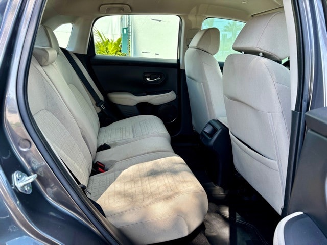 Vehicle image 14 of 27
