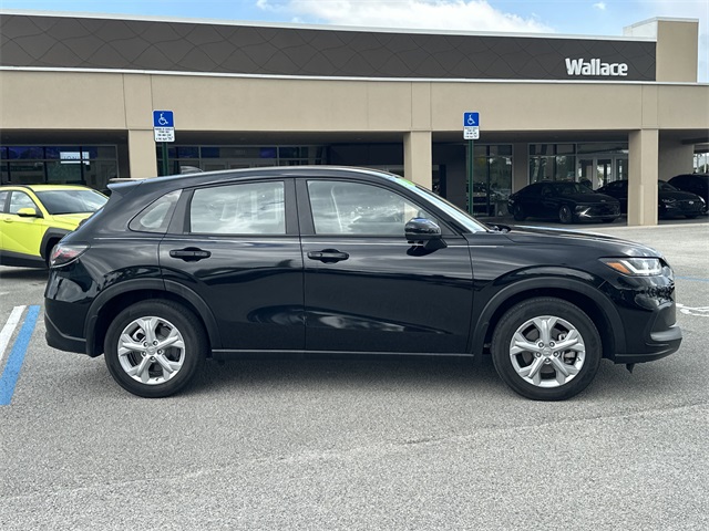 Vehicle image 7 of 25