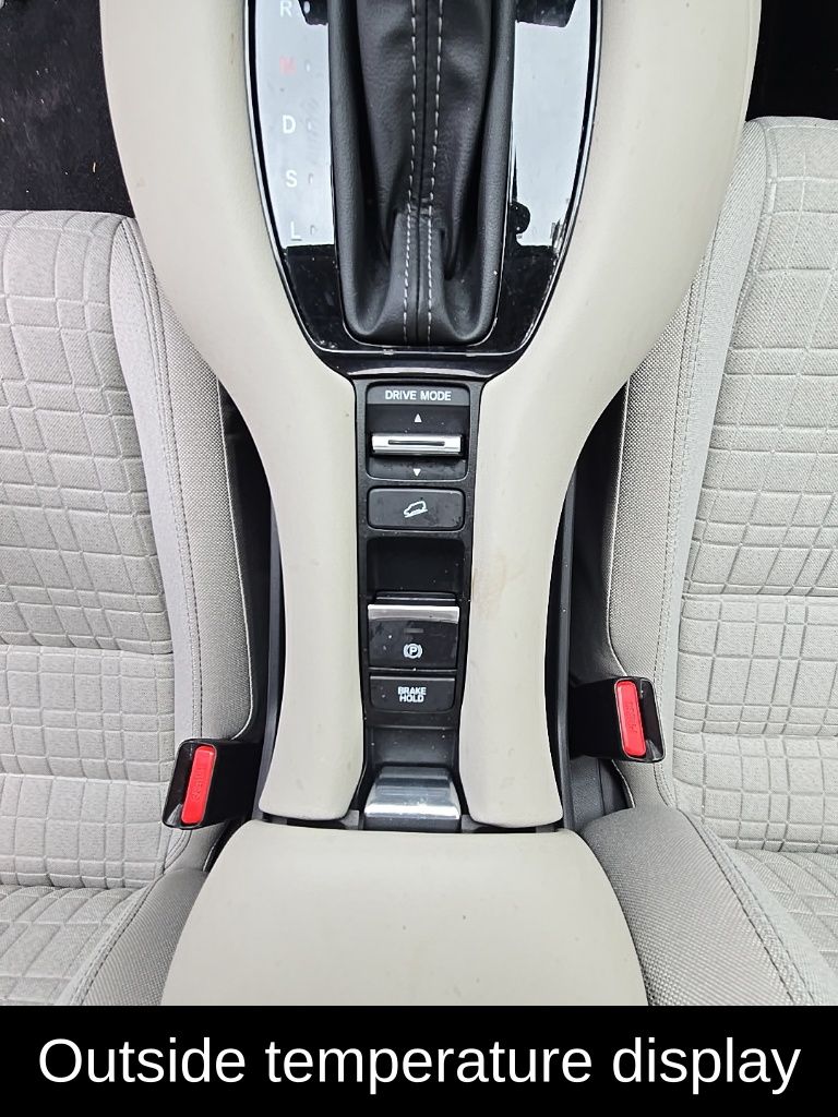 Vehicle image 16 of 32