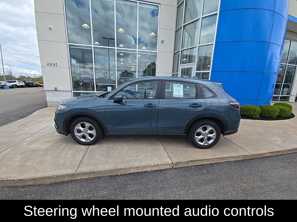 Vehicle image 2 of 32