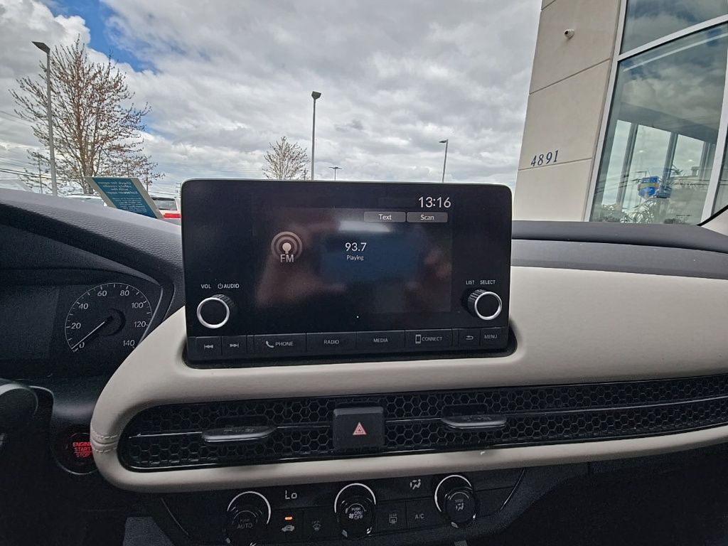 Vehicle image 21 of 32