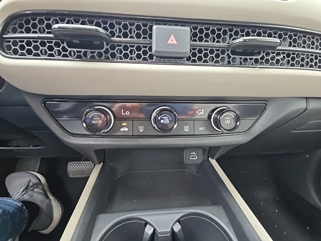 Vehicle image 24 of 32