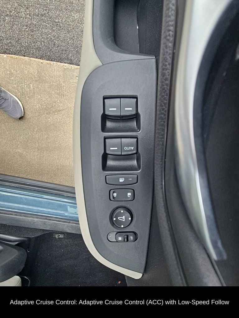 Vehicle image 15 of 32