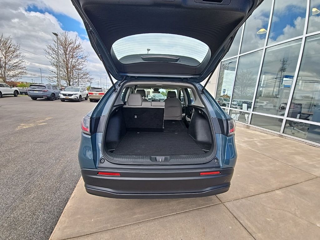 Vehicle image 31 of 32