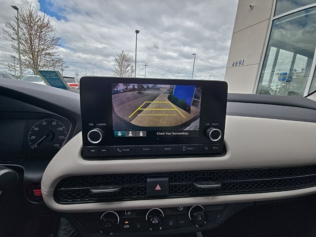 Vehicle image 22 of 32