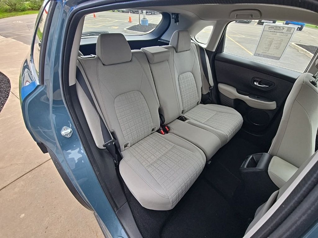 Vehicle image 28 of 32