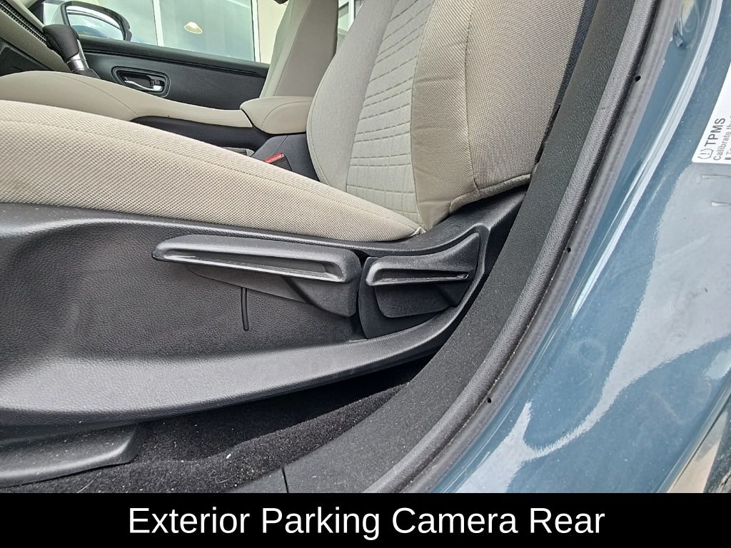 Vehicle image 13 of 32