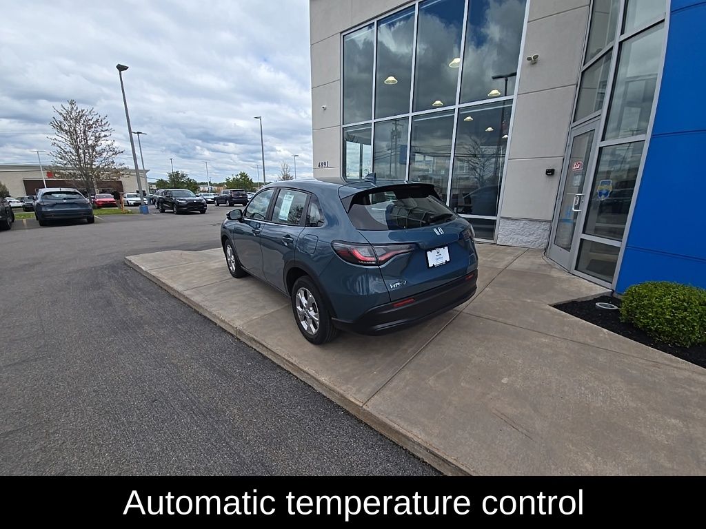 Vehicle image 8 of 32