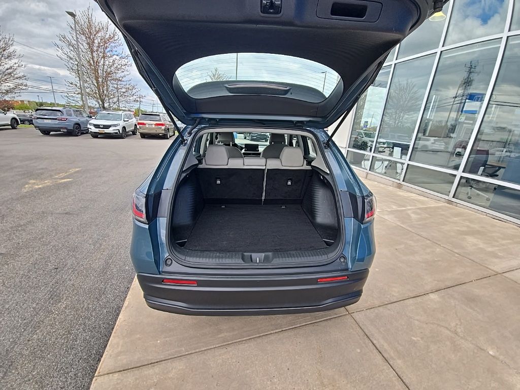 Vehicle image 29 of 32