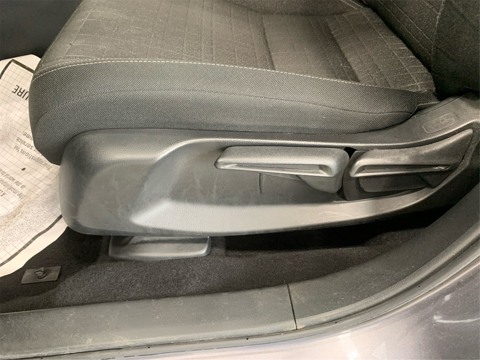 Vehicle image 27 of 30